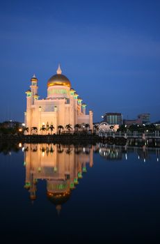 Masjid Omar 'Ali Saifuddien Mosque at dusk. Left orientation.