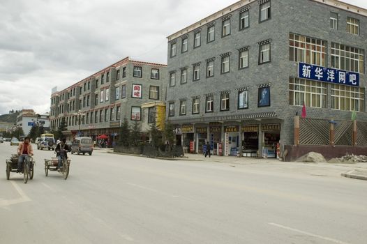 CHINA, YUNNAN PROVINCE, SHANGRILA TOWN - SEPTEMBER 13: Main street in Shangrila town with architecture in Tibetan style.