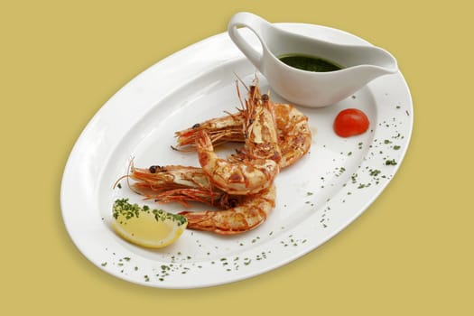 Three prawns with sauce and lemon. 