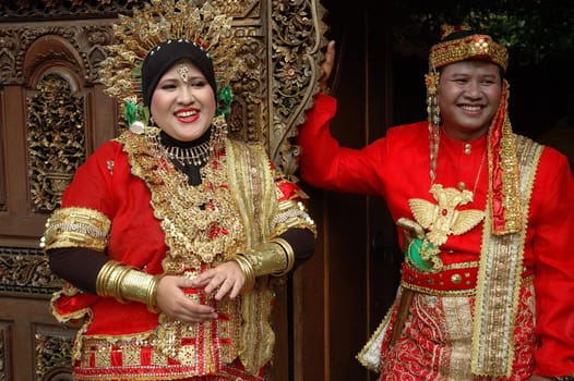 bride and groom wearing traditional costume from makasar-indonesia