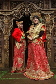 bride and groom wearing traditional costume from makasar-indonesia