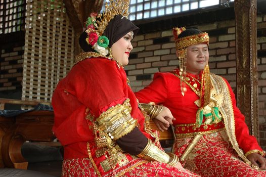 bride and groom wearing traditional costume from makasar-indonesia