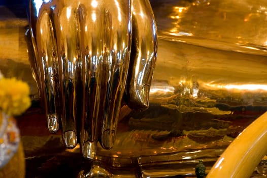 golden buddha statue