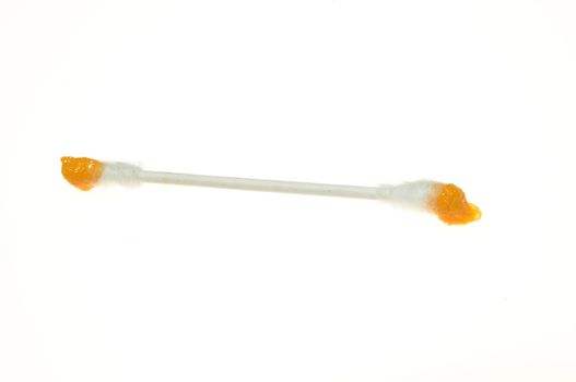 Cotton swab with ear wax at both ends
