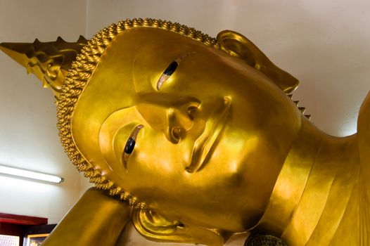 golden buddha statue