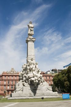 Columbus' monument.