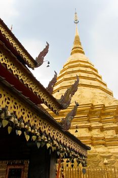 wat doi suthep golden stupa