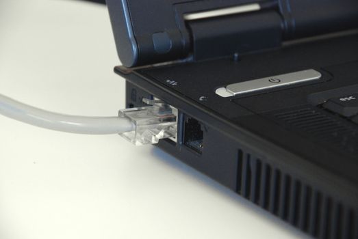 Connected internet cable to the mobile computer