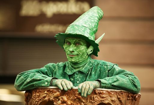 The actor in an image the fantastic character in the central street of Barcelona
