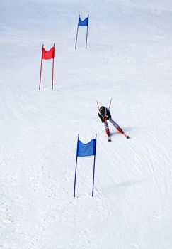 Training competitions of juniors on downhill racing on skis