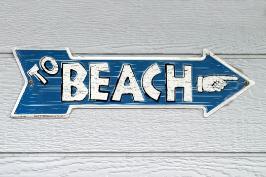 Sign with the text To Beach and a hand