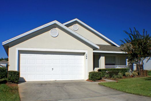 A front exterior of a Florida home.