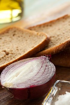 Sliced bread with onion