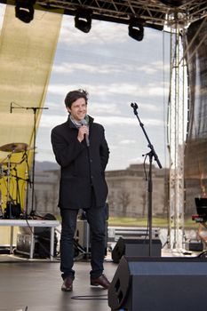 Didrik Solli Tangen på lydprøve i Bergen 8.mai 2010 på festplassen før kveldens gullrute kåring.