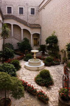 NICE GARDEN WITH A FOUNTAIN Garden in a courtyard IN MONTECASSINO, Italy