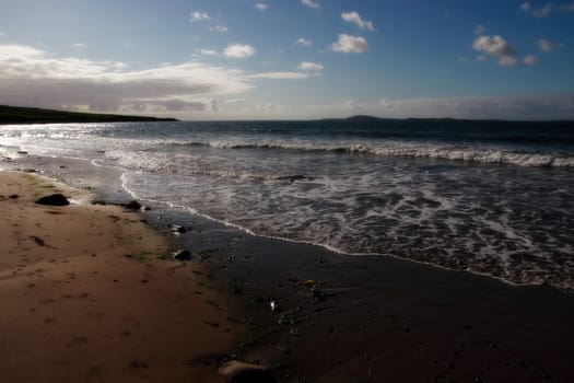 the shoreline on the west coast of kerry ireland