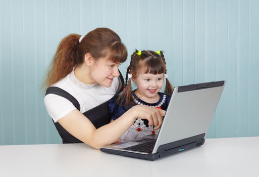 Training of the child to work on the computer in the game form