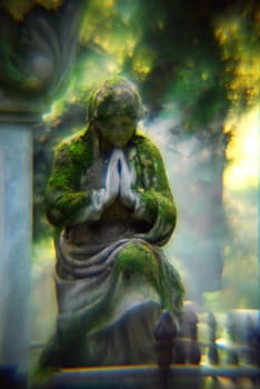 A stone woman forever praying for the dead