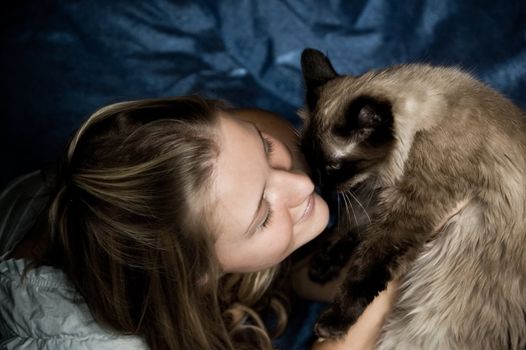  Beautiful young women with cat