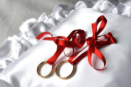 Wedding ring are ready to love on soft pillow