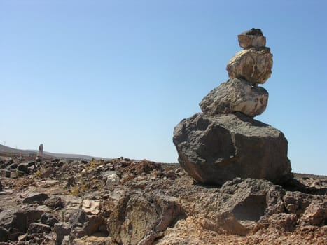 Piled rocks in Moroccan desert signs the way