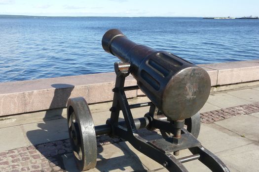 cannon on the embankment