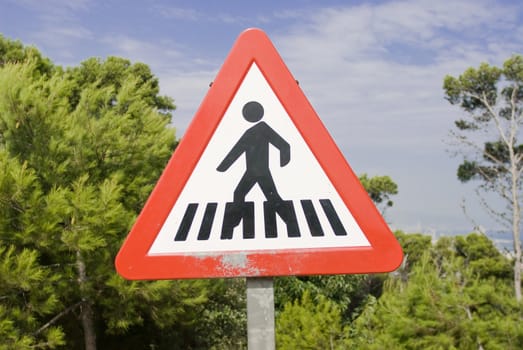 a road sign saying that pedestrians are crossing