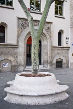 a bench styled by antonio gaudi