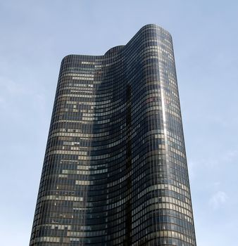 Picture of a very modern skyscraper in Chicago