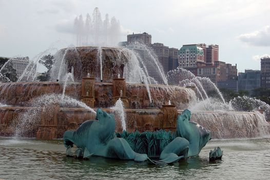 Close-up picture of Buckingham Fountain in Chicago