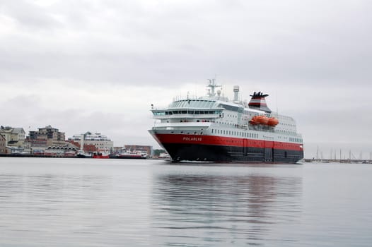 Hurtigruten Polarlys i Bodø havn