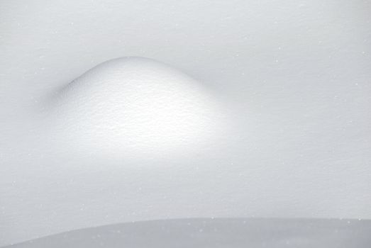 An abstract picture showing a small snow dune