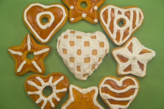 Close-up of gingerbread cookies in circle on green background