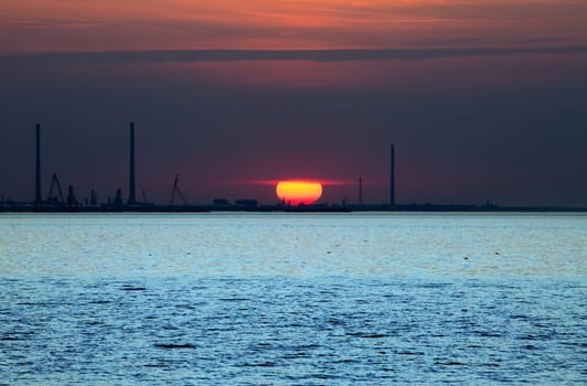 This image shows a sunset over Wilhelmshaven