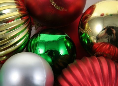 A closeup of a bunch of Christmas baubles.
