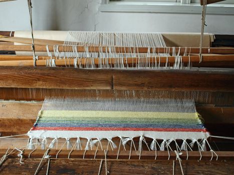 Handloom in front view - All strings attached - Textile abstract 