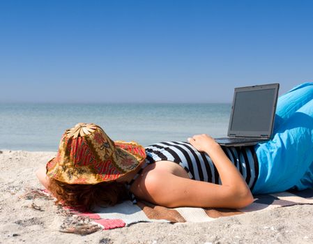 Girl with laptop computer sleep at sea coast