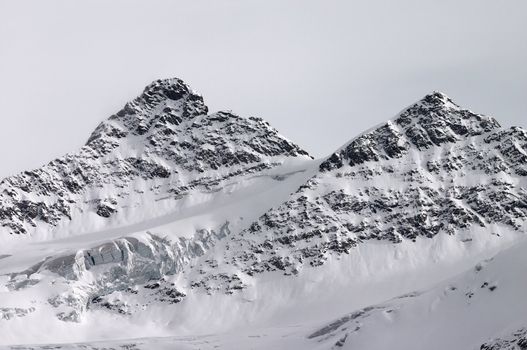 Two mountain alps and and a glacier between them