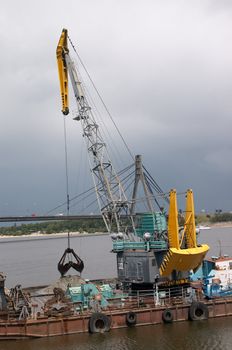working hydraulic dredge 