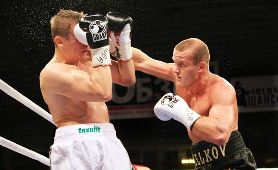 Vyacheslav Uzelkov (18-0, 11 KO) (R) fights with Berlin-based Slovenian Denis Simcic (19-0, 10 KO) for the WBA Intercontinental light heavyweight champion belt in Kyiv June 14, 2008.
