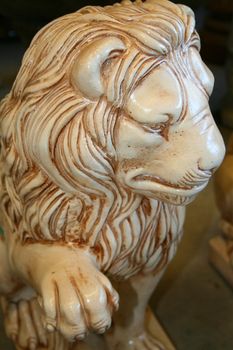 Close up of a statue of a lion.
