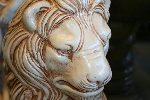 Close up of a statue of a lion.

