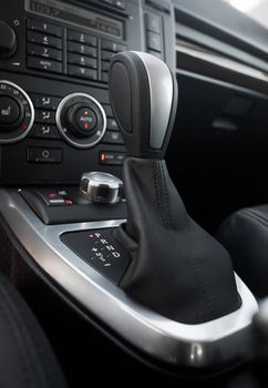 Automatic gearbox shifter