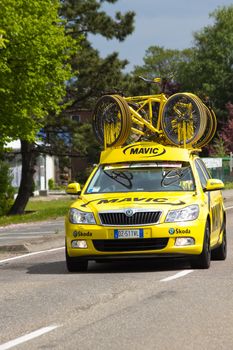 DELFGAUW, NETHERLANDS - MAY 10: Competitors and following teams in the Giro d�Italia passing by on a polderroad in the 3th stage of the competition on May 20, 2010, Delfgauw, the Netherlands. 