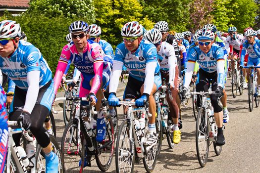 DELFGAUW, NETHERLANDS - MAY 10: Competitors and following teams in the Giro d�Italia passing by on a polderroad in the 3th stage of the competition on May 20, 2010, Delfgauw, the Netherlands. 