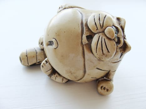 Figurine a ceramic cat 