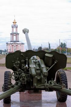 A memorial main gun and a pink orthodox church
