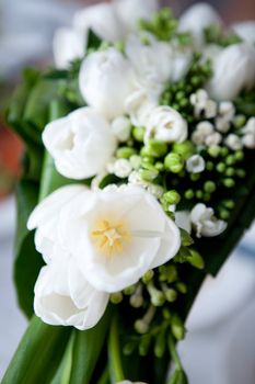 beautiful bouquet of white flowers