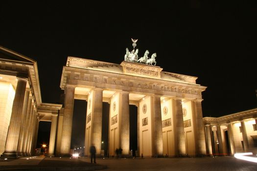 night shot of illuminated brandenburg gate