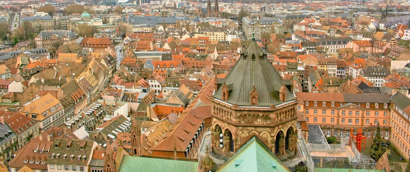 the capital of Alsace in France, border with Germany, Strasbourg